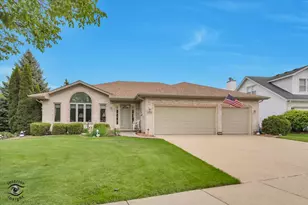 233 Goldenwood Ct, Aurora, IL 60502 - Photo 2