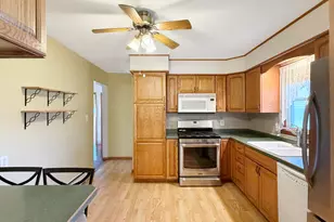527 Timber Hills Dr, Freeport, IL 61032 - Photo 8