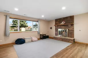 7024 Brementowne Rd, Tinley Park, IL 60477 - Photo 14