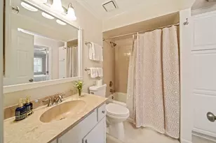 228 Brookside Ln, Willowbrook, IL 60527 - Photo 16