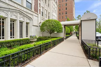 2440 N Lakeview Avenue #6C, Chicago, IL 60614 - Photo 2