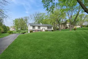 21226 N Woodland Ave, Barrington, IL 60010 - Photo 2