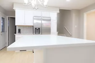 8226 Bob O Link Rd, Orland Park, IL 60462 - Photo 6