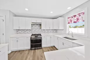 24 Rose St, Aurora, IL 60505 - Photo 8