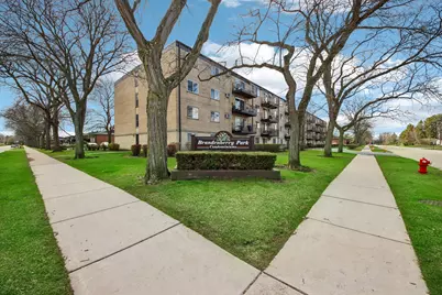 2515 E Olive Street #1E, Arlington Heights, IL 60004 - Photo 1