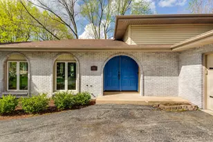 918 Bedford Ln, Libertyville, IL 60048 - Photo 2
