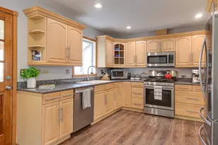 918 Bedford Ln, Libertyville, IL 60048 - Photo 6