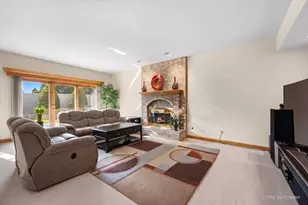 958 W Stonehedge Dr, Addison, IL 60101 - Photo 20
