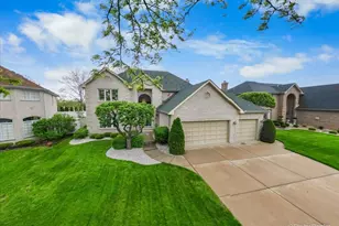 958 W Stonehedge Dr, Addison, IL 60101 - Photo 1