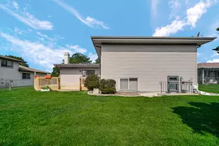 2042 W Spring Ridge Dr, Arlington Heights, IL 60004 - Photo 22