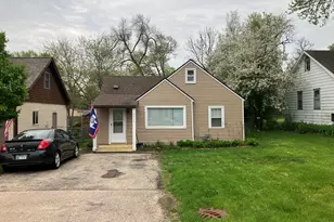 4909 Fountain Ln, McCullom Lake, IL 60050 - Photo 2