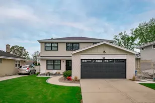 774 S Euclid Ave, Elmhurst, IL 60126 - Photo 2
