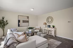318 Chautauqua Ln, Sycamore, IL 60178 - Photo 8