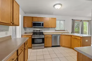 819 Casey Ln, Harvard, IL 60033 - Photo 10
