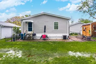 1129 11th St, Bloomington, IL 61704 - Photo 50