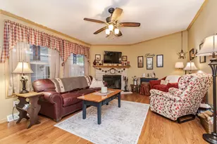 1129 11th St, Bloomington, IL 61704 - Photo 2