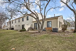 1634 Vermont Dr, Elk Grove Village, IL 60007 - Photo 16