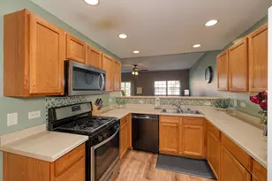 653 E Willow St, Elburn, IL 60119 - Photo 6