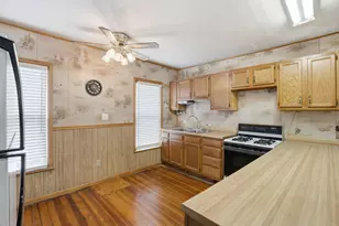 411 39th St, Moline, IL 51265 - Photo 6