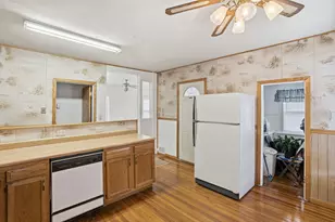 411 39th St, Moline, IL 51265 - Photo 8
