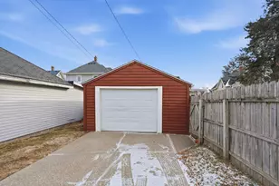 411 39th St, Moline, IL 51265 - Photo 16