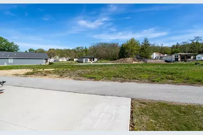 662 Holmes Street, Bettendorf, IA 52722 - Photo 44