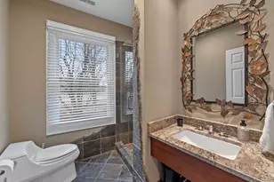 2048 Valor Ct, Glenview, IL 60026 - Photo 6