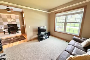 13437 Springhill Dr, Winnebago, IL 61088 - Photo 12