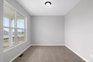 34 W Meadow Dr, Cortland, IL 60112 - Photo 6