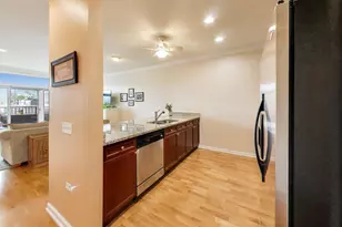 2472 W Foster Ave, Chicago, IL 60625 - Photo 8
