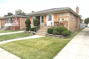 8737 S Richmond Ave, Evergreen Park, IL 60805 - Photo 2