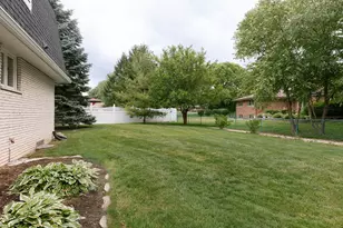 7810 Del Ct, Darien, IL 60561 - Photo 32
