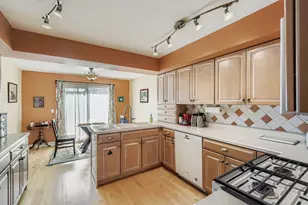 58 Portwine Rd, Willowbrook, IL 60527 - Photo 10