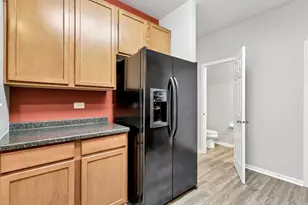 725 S Jade Ln, Round Lake, IL 60073 - Photo 12