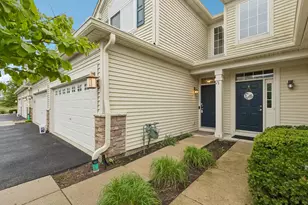 725 S Jade Ln, Round Lake, IL 60073 - Photo 2