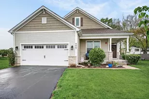 777 W Fairway Dr, Addison, IL 60101 - Photo 2