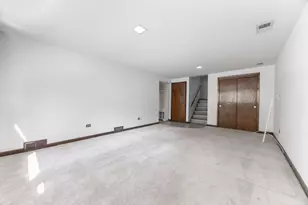 9S172 Cumnor Rd, Downers Grove, IL 60516 - Photo 18
