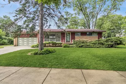 719 W Dresser Drive, Mount Prospect, IL 60056 - Photo 1