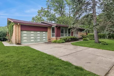 719 W Dresser Drive, Mount Prospect, IL 60056 - Photo 2