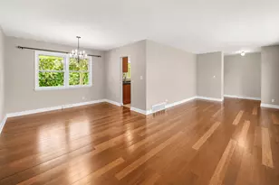 824 Skyline Dr, Barrington, IL 60010 - Photo 6