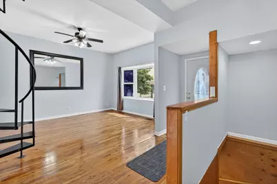 9018 S Brandon Avenue, Chicago, IL 60617 - Photo 4