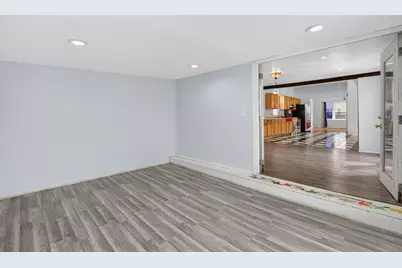 9018 S Brandon Avenue, Chicago, IL 60617 - Photo 20