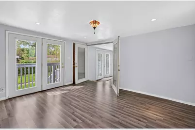 9018 S Brandon Avenue, Chicago, IL 60617 - Photo 14