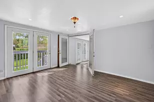 9018 S Brandon Ave, Chicago, IL 60617 - Photo 14