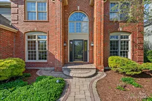 26W326 Pinehurst Dr, Winfield, IL 60190 - Photo 2