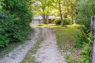 4685 Keller Rd, Iuka, IL 62849 - Photo 2