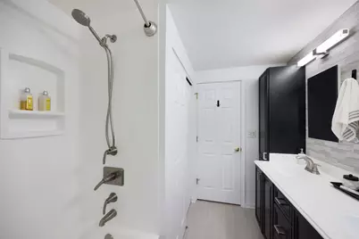 621 Newport Avenue, Westmont, IL 60559 - Photo 14