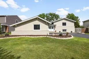 621 Newport Ave, Westmont, IL 60559 - Photo 2