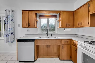 64 E Benton Street, Oswego, IL 60543 - Photo 10