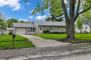 64 E Benton St, Oswego, IL 60543 - Photo 2